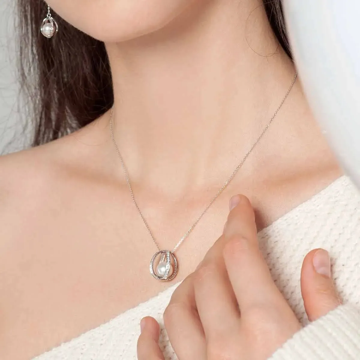 Akoya Pearl 18K White Gold Stand Out Designs Elegant Diamonds Necklace