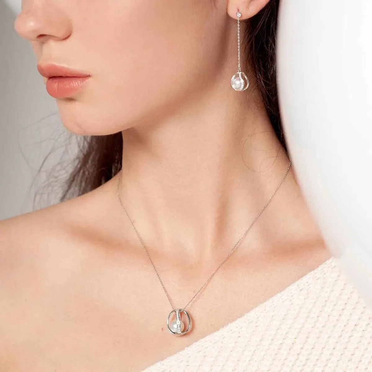 Akoya Pearl 18K White Gold Stand Out Designs Elegant Diamonds Necklace