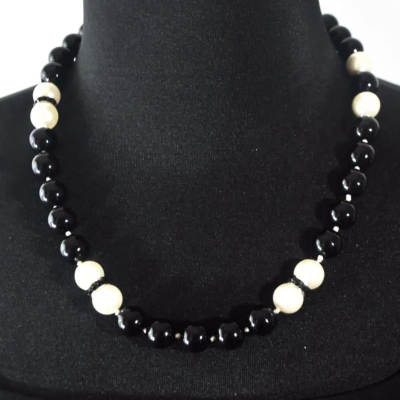 Black and White Glass Pearls Beaded Necklace