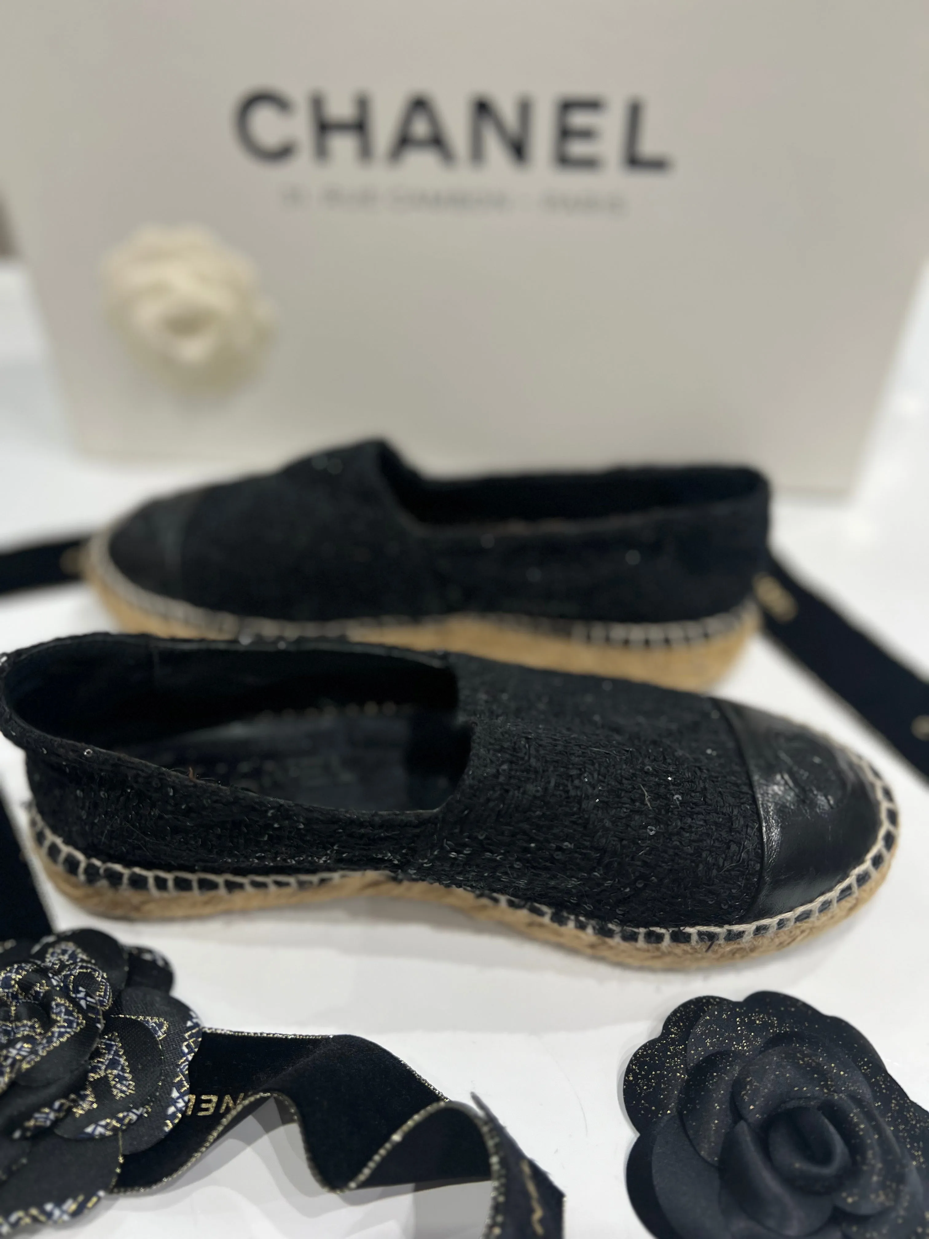 Chanel - espadrilles tweed et sequins noirs