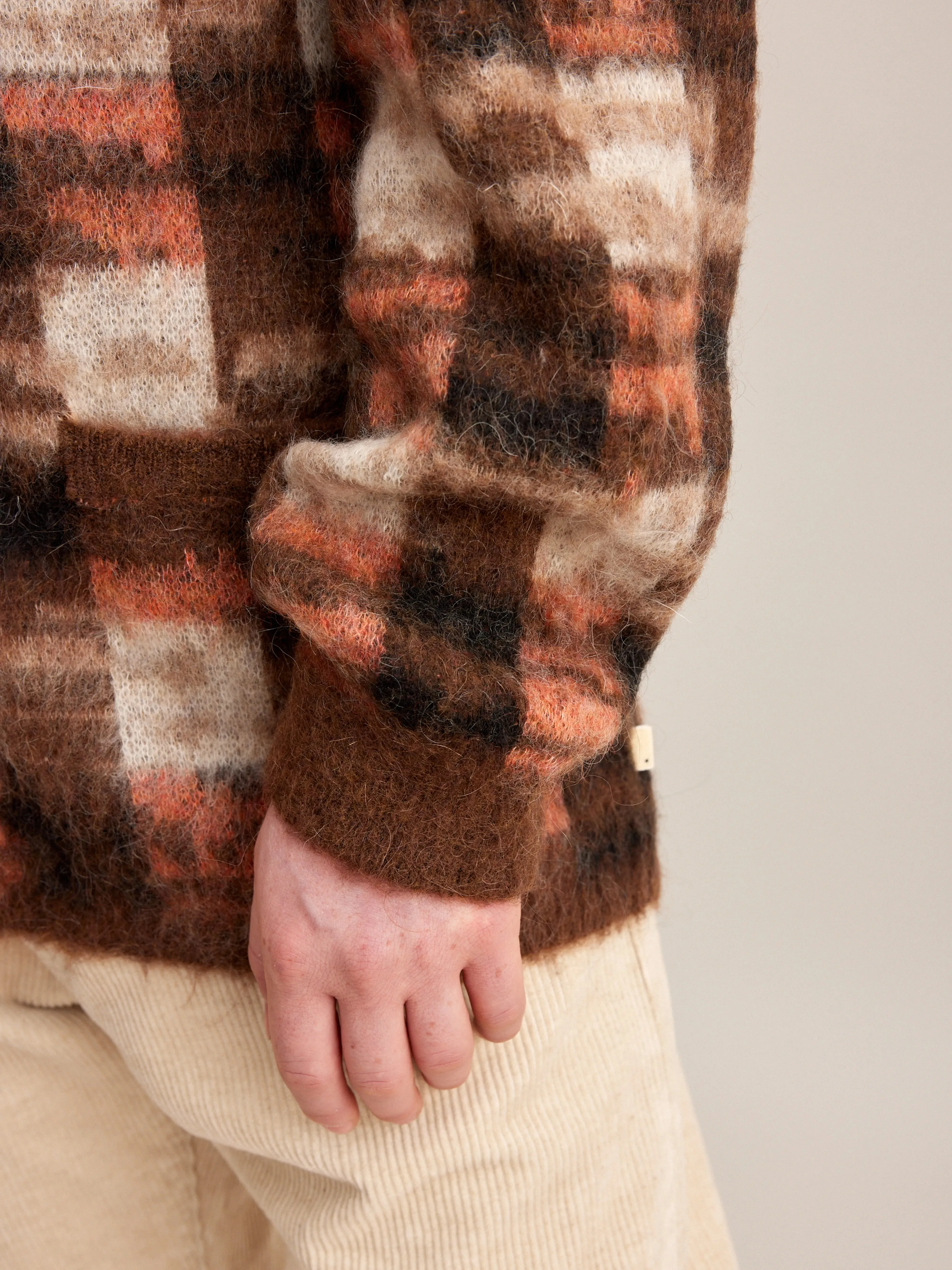 Dinca Cardigan (232 / M / DISPLAY A)