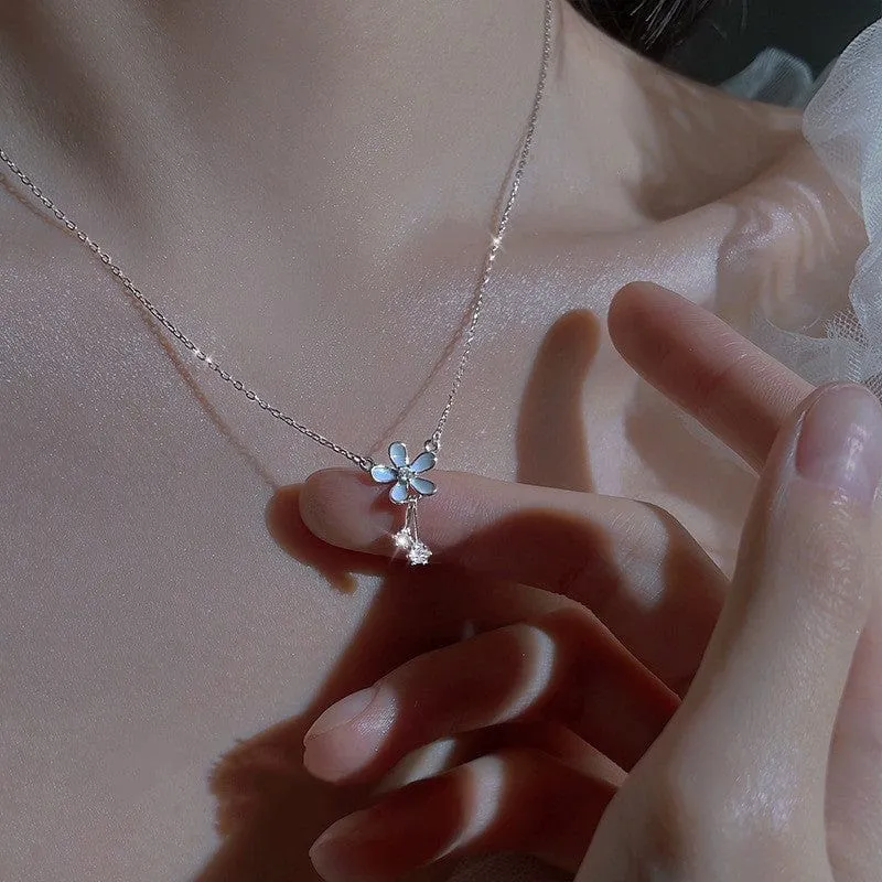 Elegant Blue Daisy Necklace