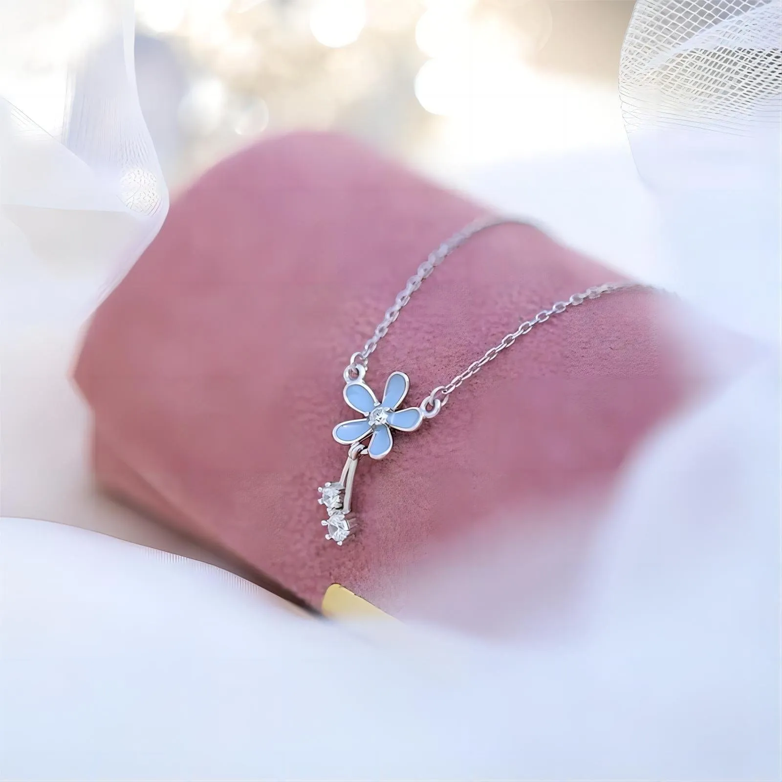 Elegant Blue Daisy Necklace