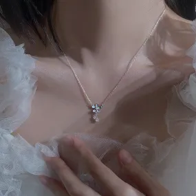 Elegant Blue Daisy Necklace