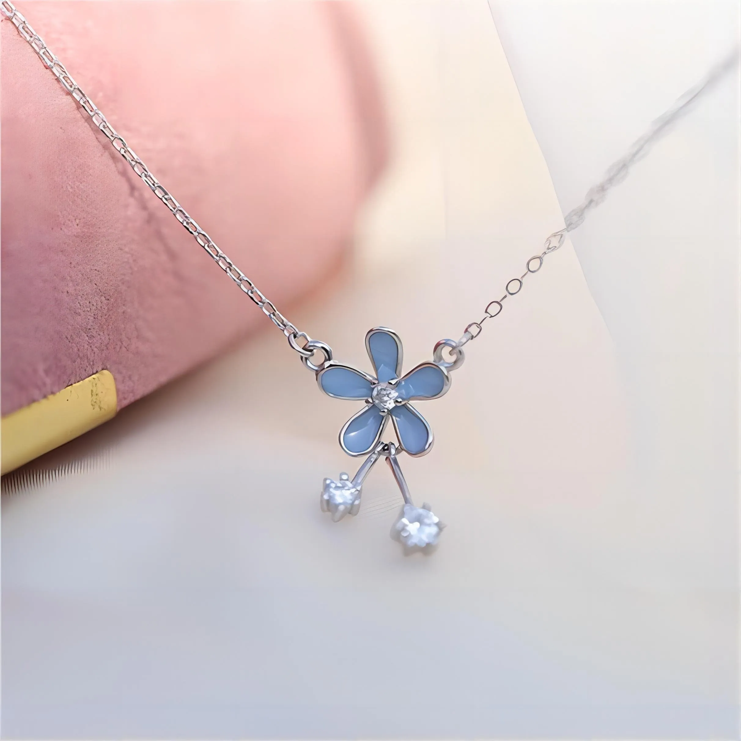 Elegant Blue Daisy Necklace