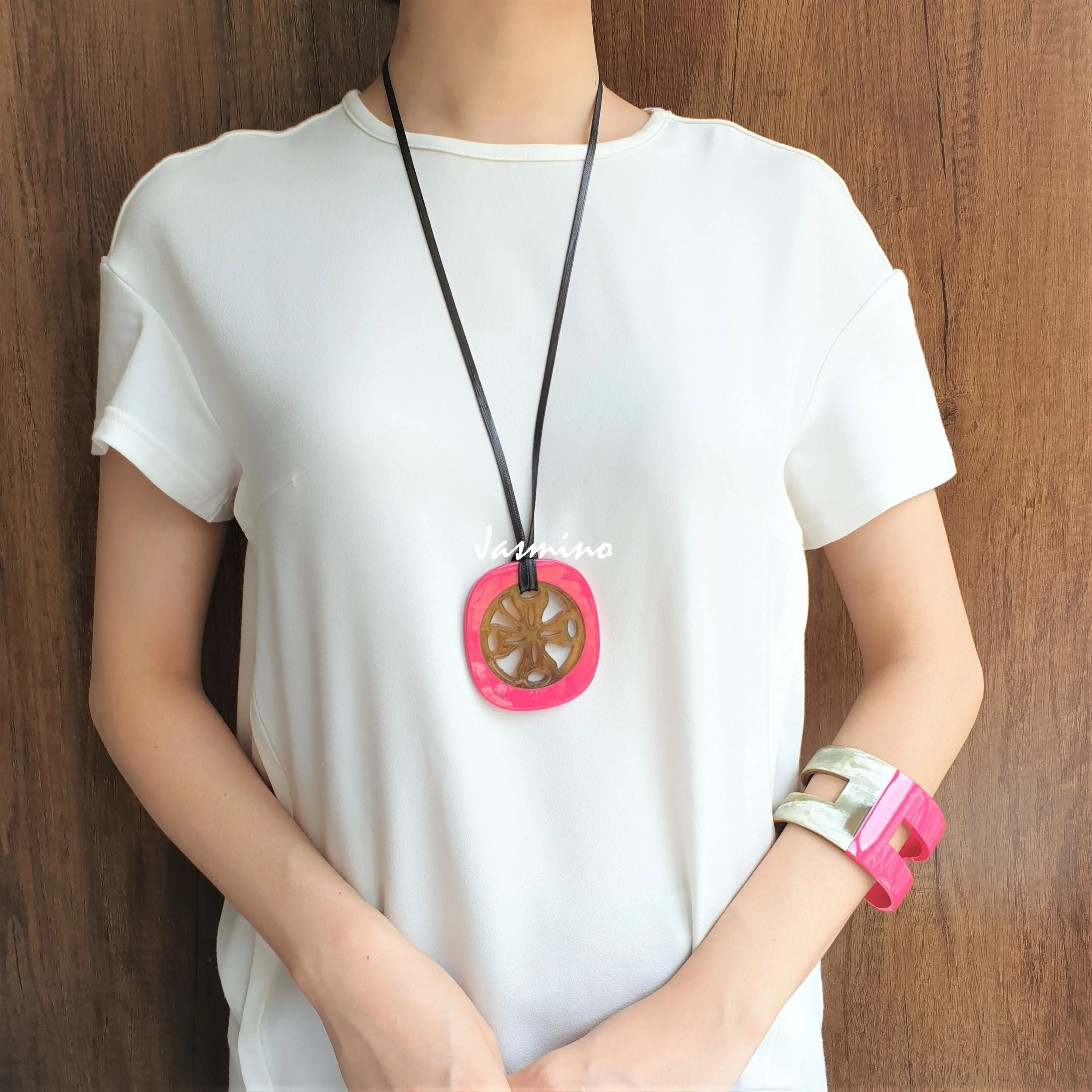 Elegant Handmade Pendant J17879, Product from Vietnam