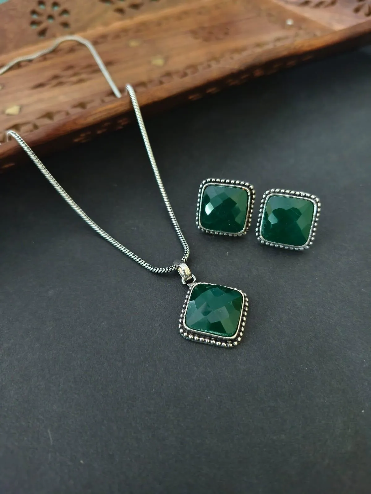 Elegant Monalisa Stone Necklace | Sarichka