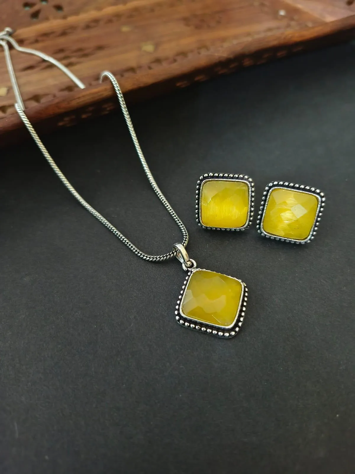 Elegant Monalisa Stone Necklace | Sarichka