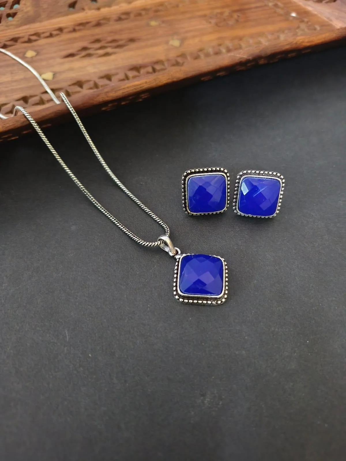 Elegant Monalisa Stone Necklace | Sarichka