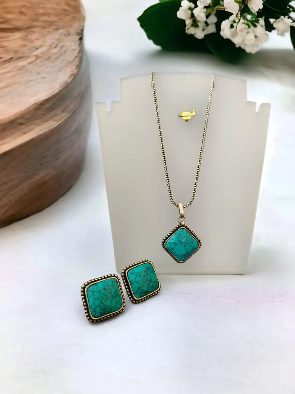 Elegant Monalisa Stone Necklace | Sarichka