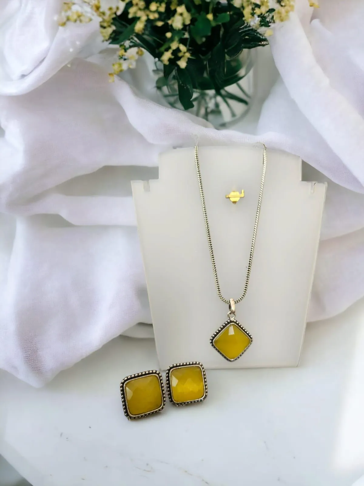 Elegant Monalisa Stone Necklace | Sarichka