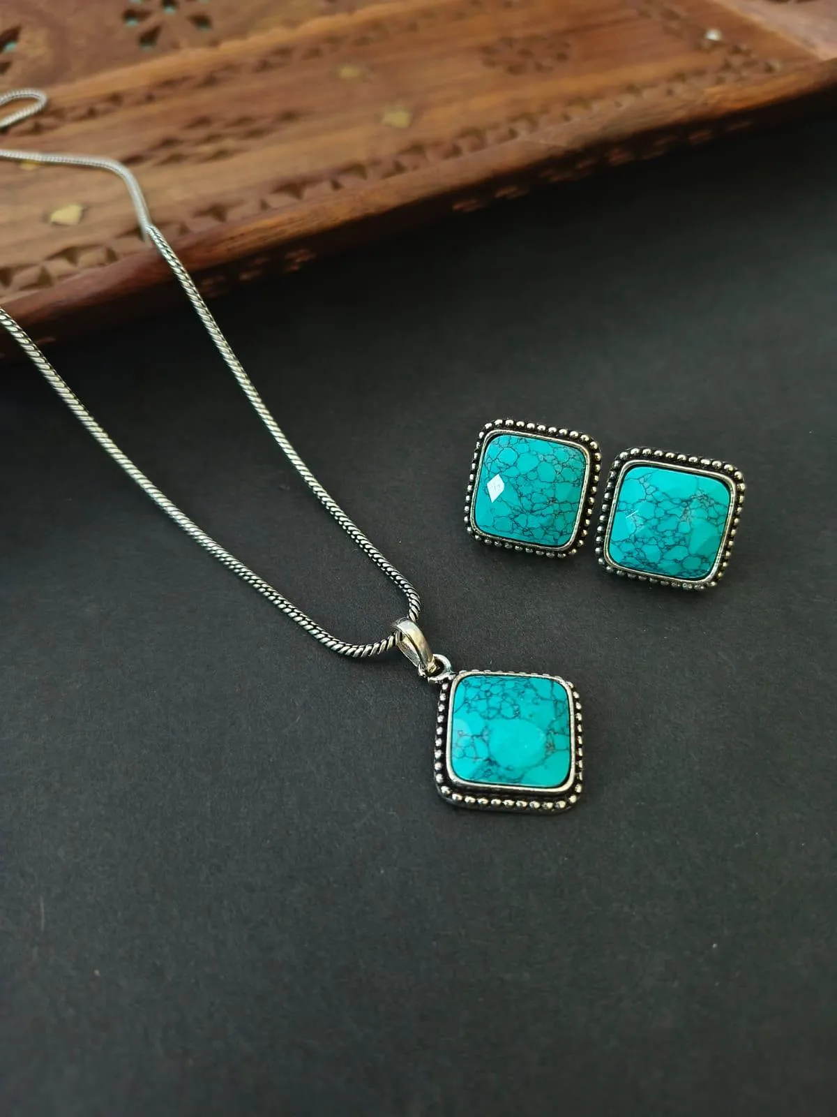 Elegant Monalisa Stone Necklace | Sarichka