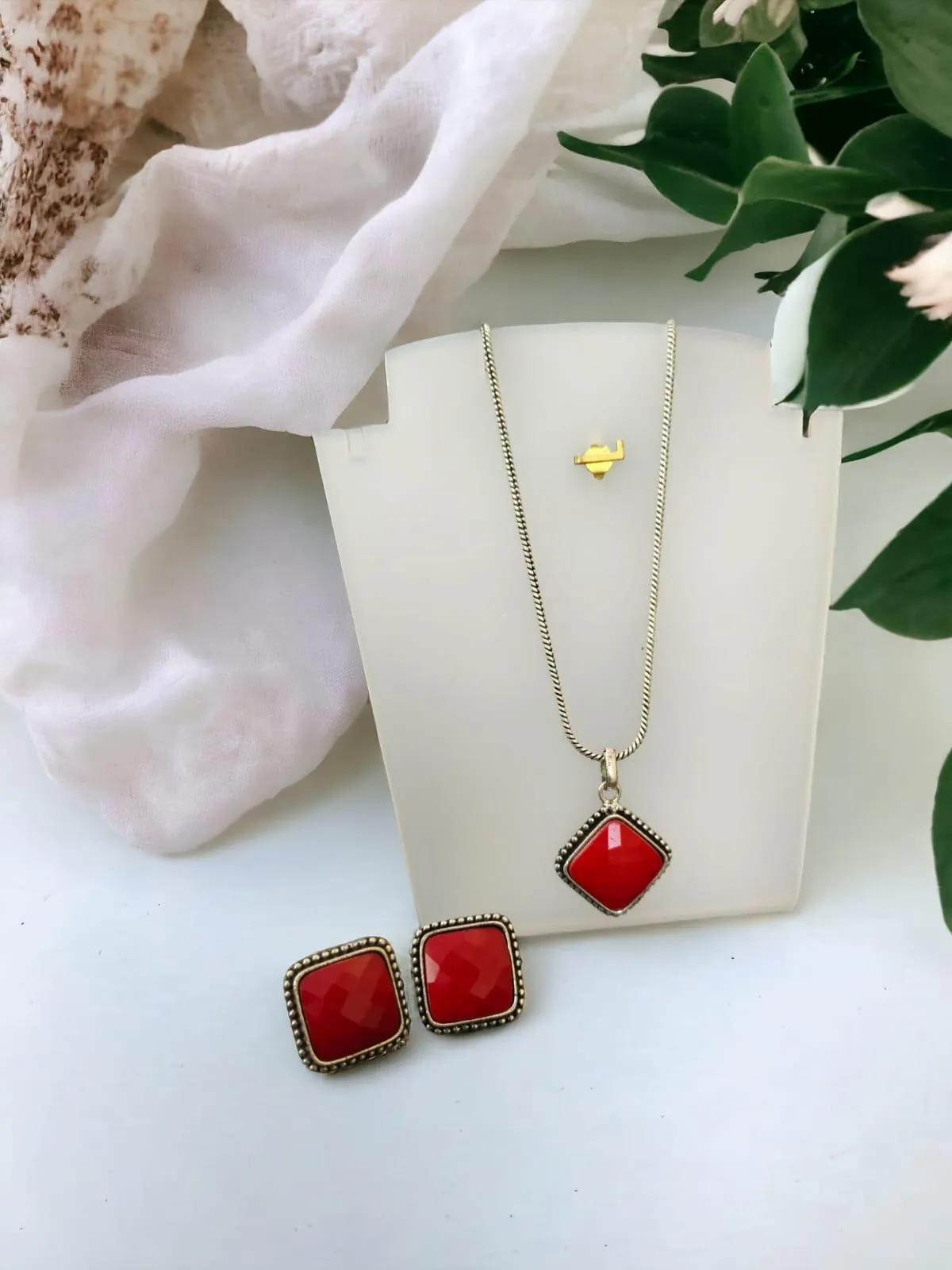 Elegant Monalisa Stone Necklace | Sarichka