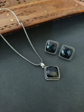 Elegant Monalisa Stone Necklace | Sarichka