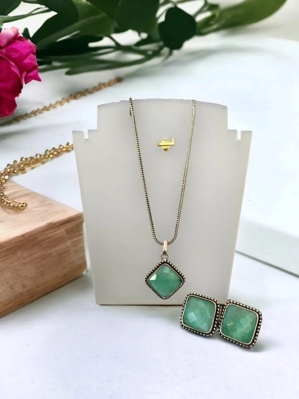 Elegant Monalisa Stone Necklace | Sarichka