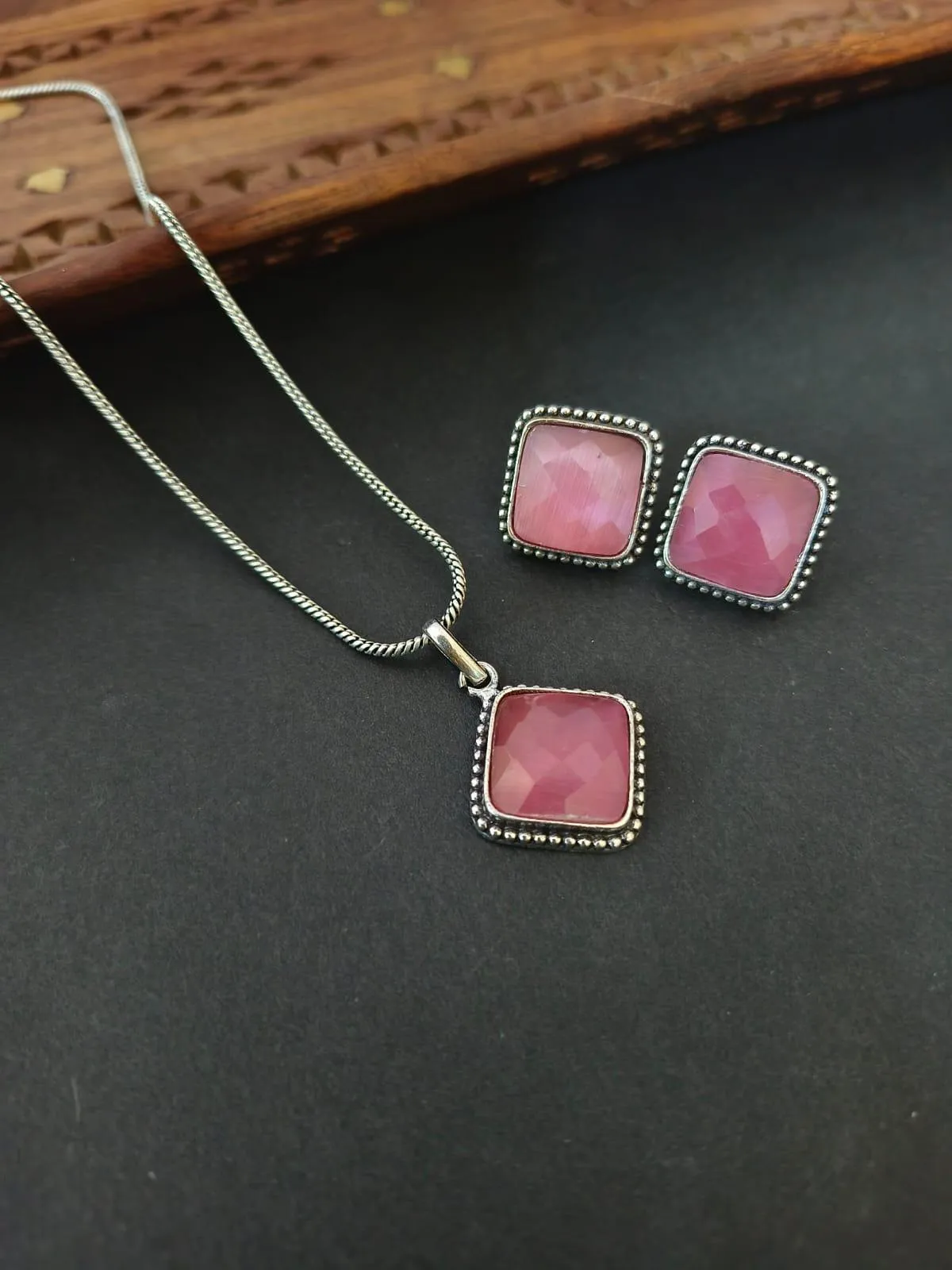 Elegant Monalisa Stone Necklace | Sarichka