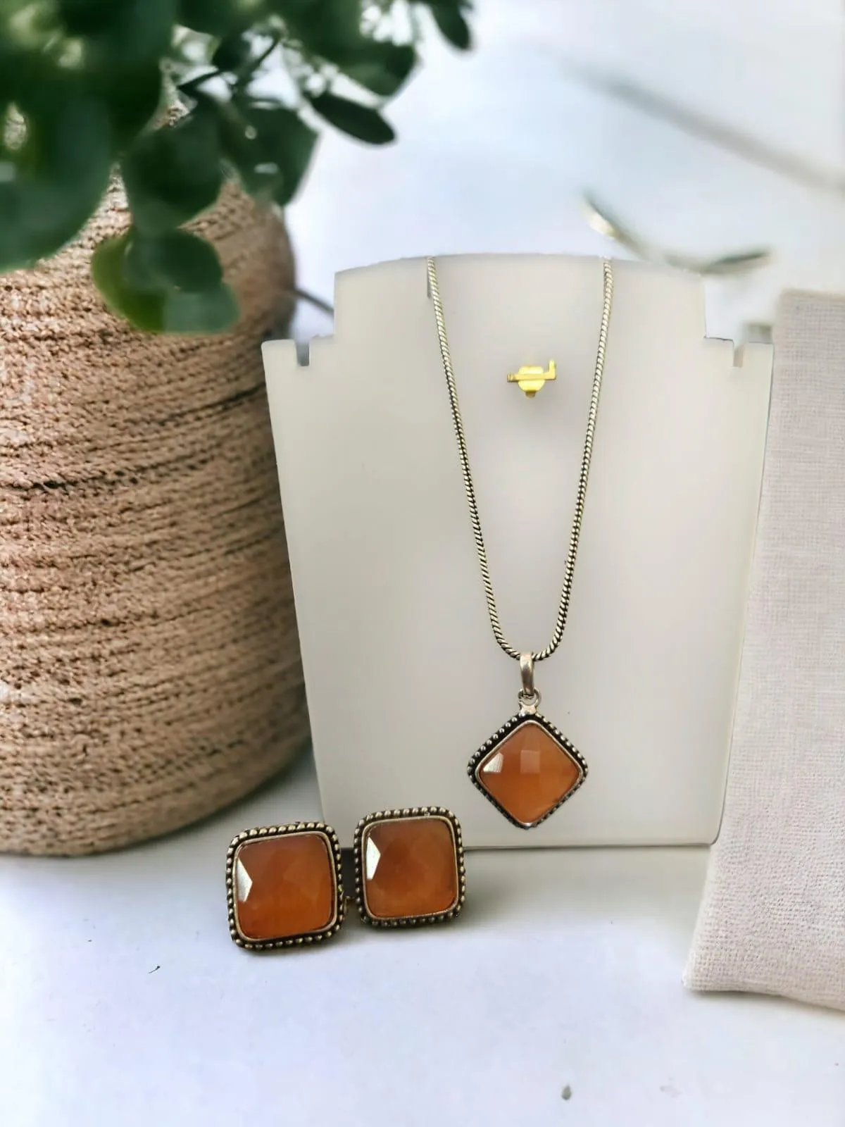 Elegant Monalisa Stone Necklace | Sarichka