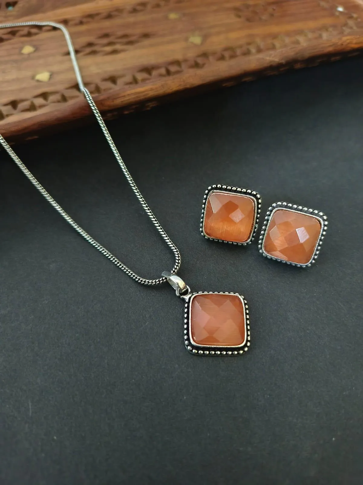 Elegant Monalisa Stone Necklace | Sarichka