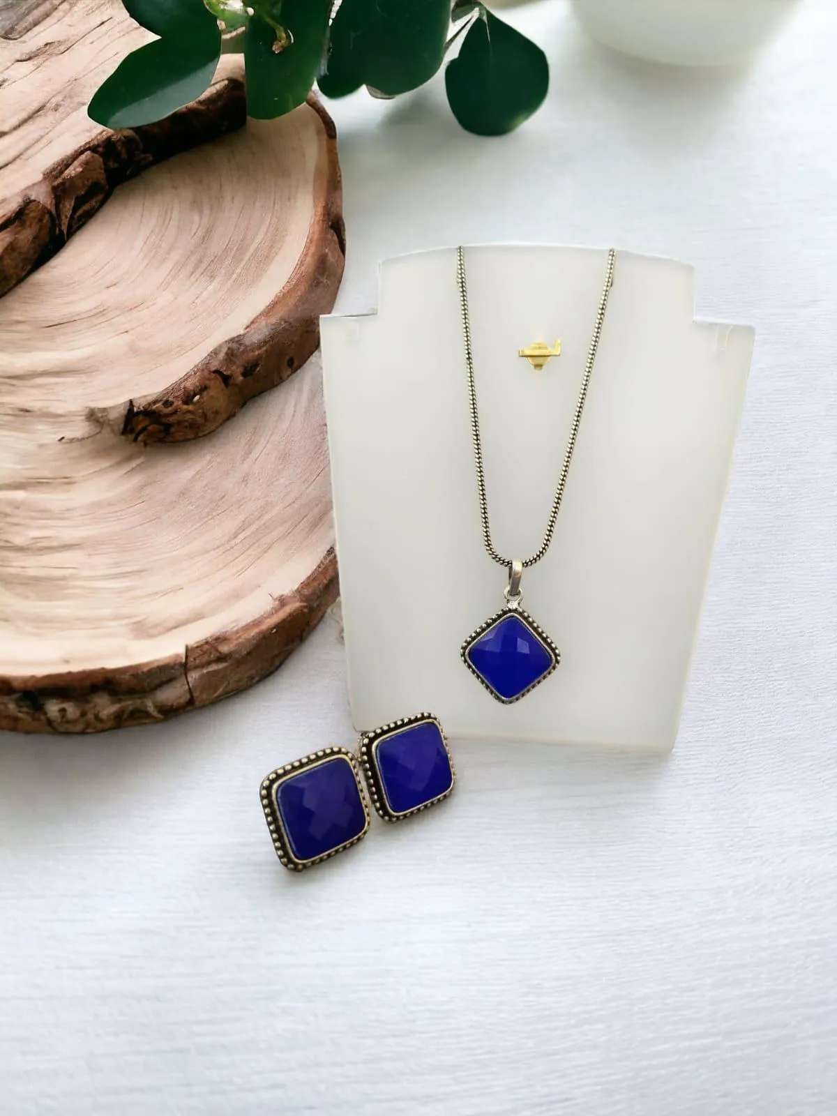 Elegant Monalisa Stone Necklace | Sarichka