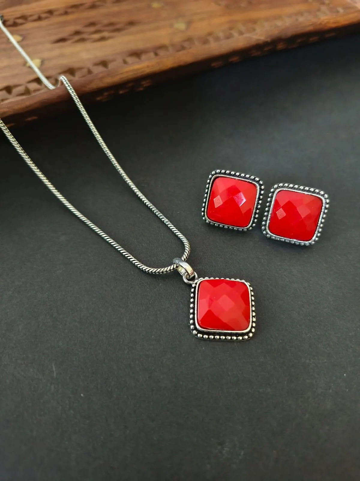 Elegant Monalisa Stone Necklace | Sarichka