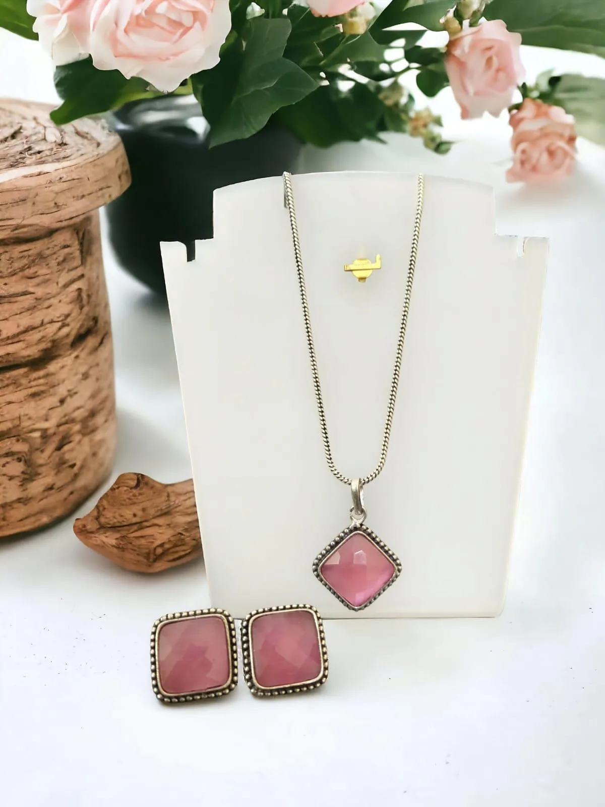 Elegant Monalisa Stone Necklace | Sarichka