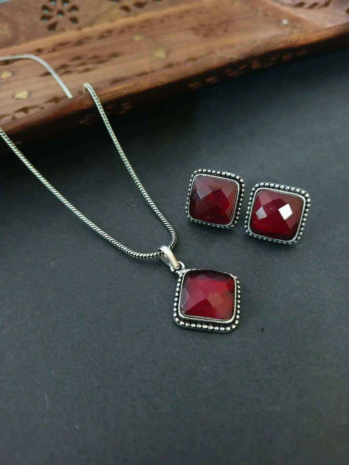Elegant Monalisa Stone Necklace | Sarichka