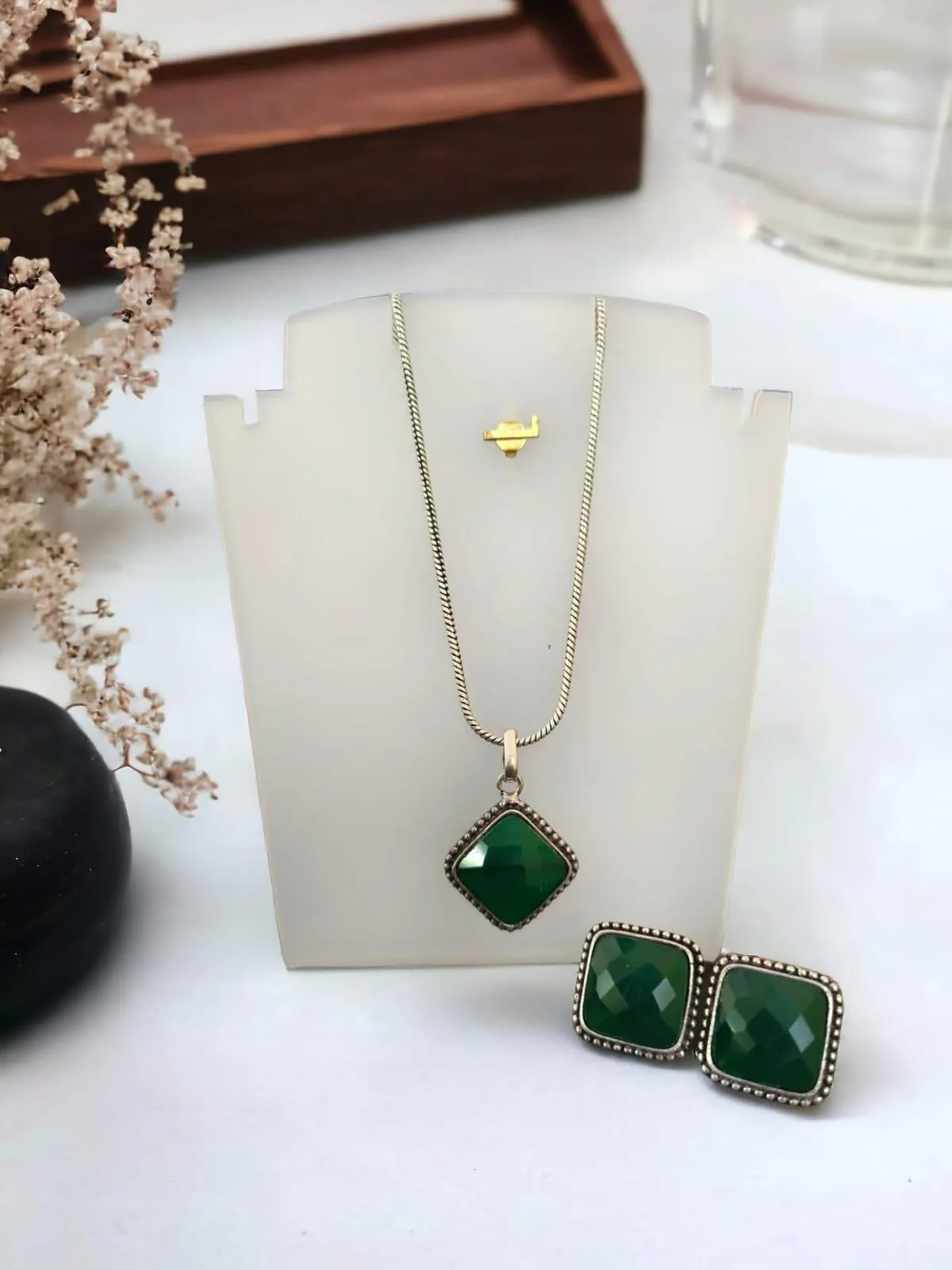 Elegant Monalisa Stone Necklace | Sarichka
