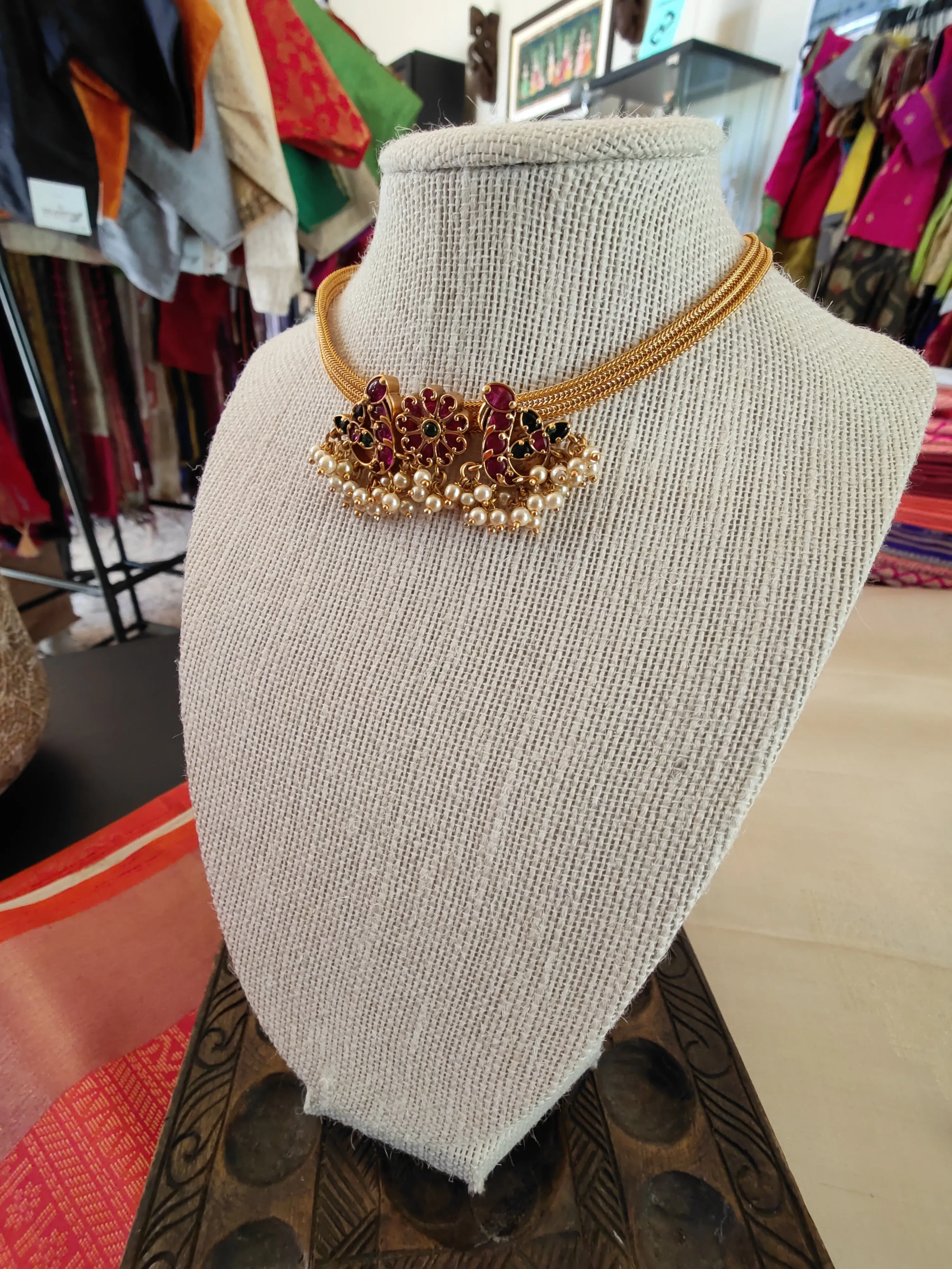 Elegant Necklace & Studs Set