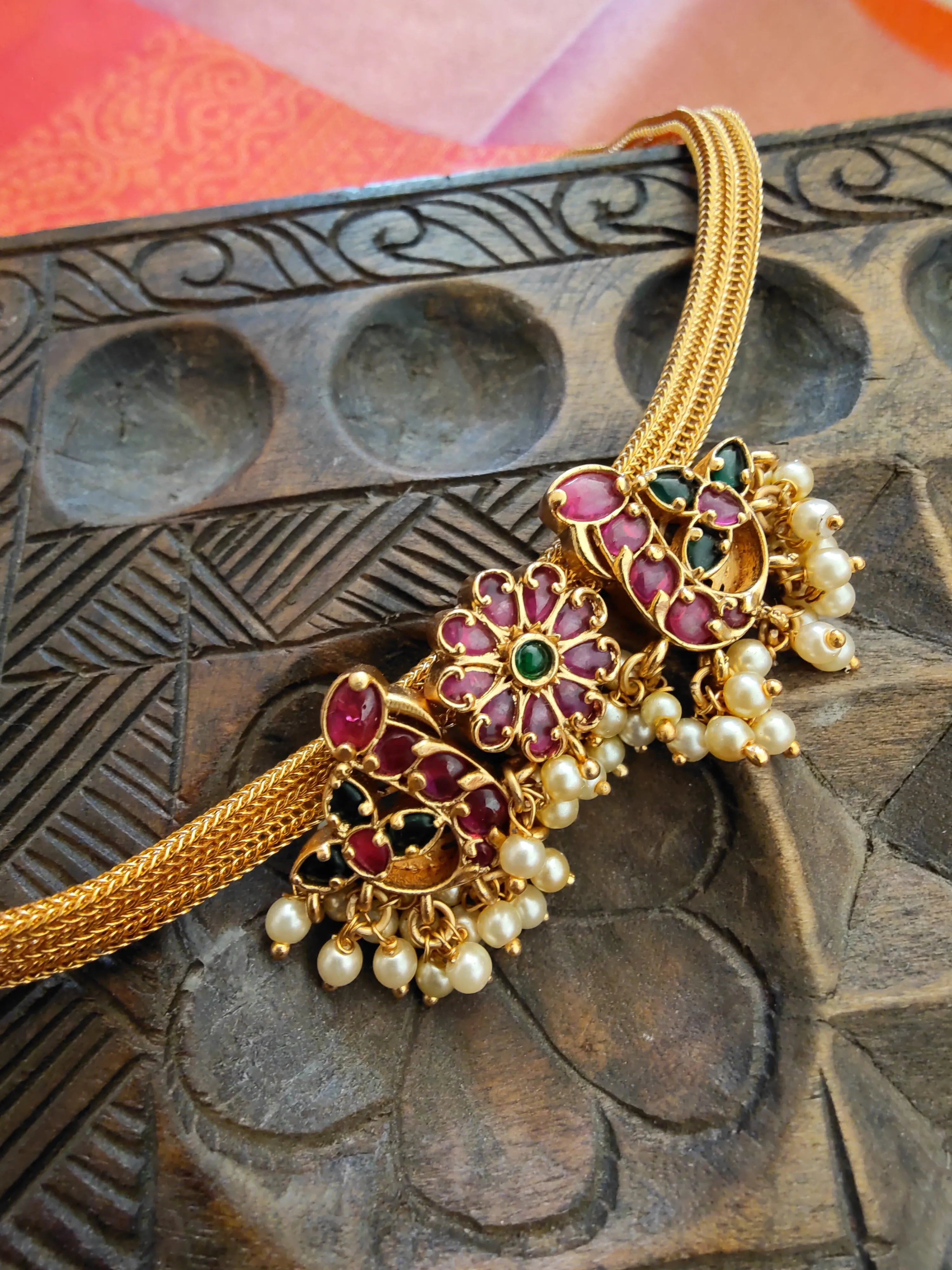 Elegant Necklace & Studs Set