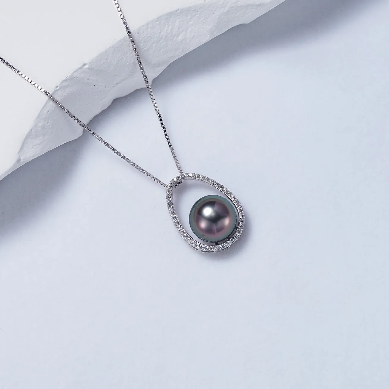 Elegant Tahitian Pearl Necklace WN00618
