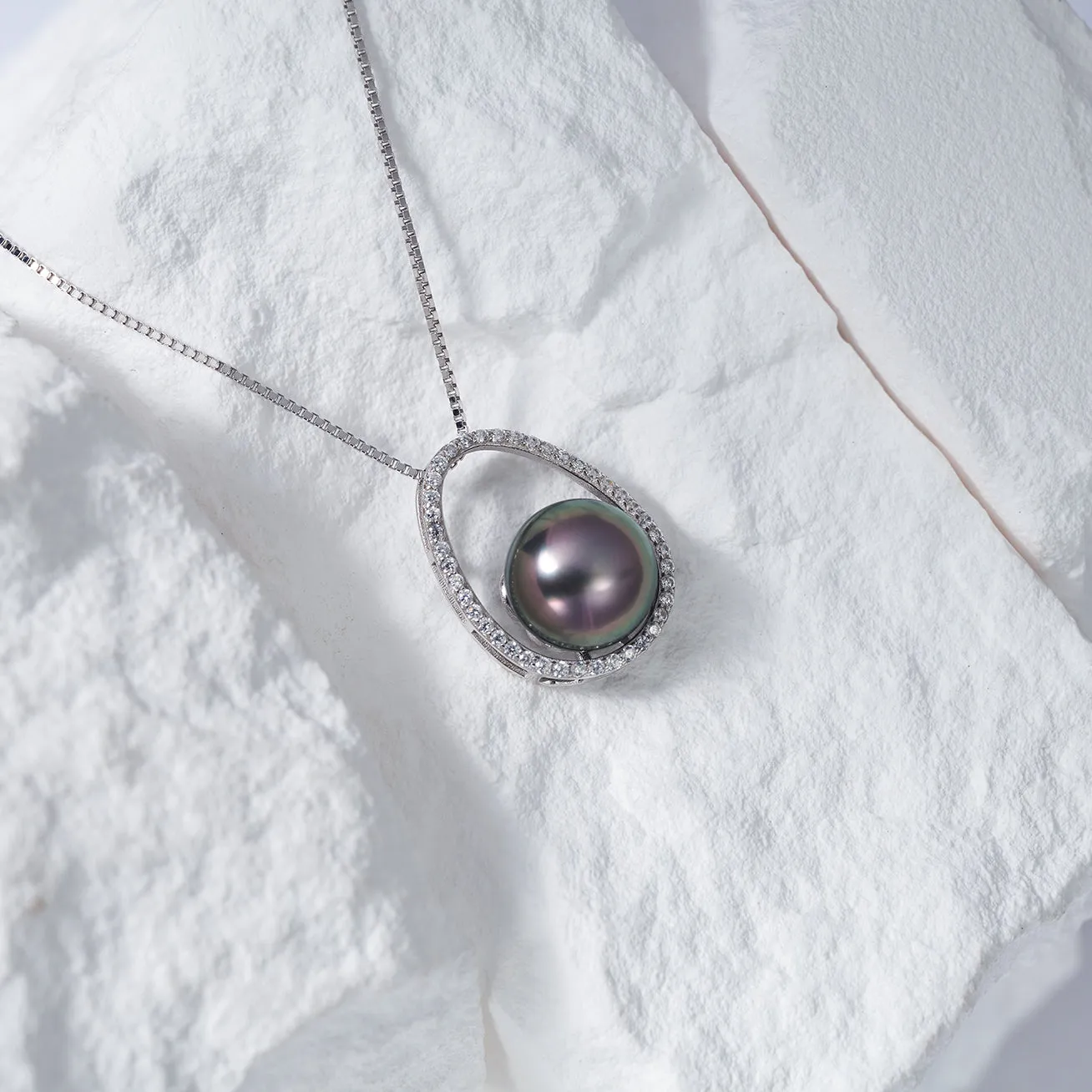 Elegant Tahitian Pearl Necklace WN00618