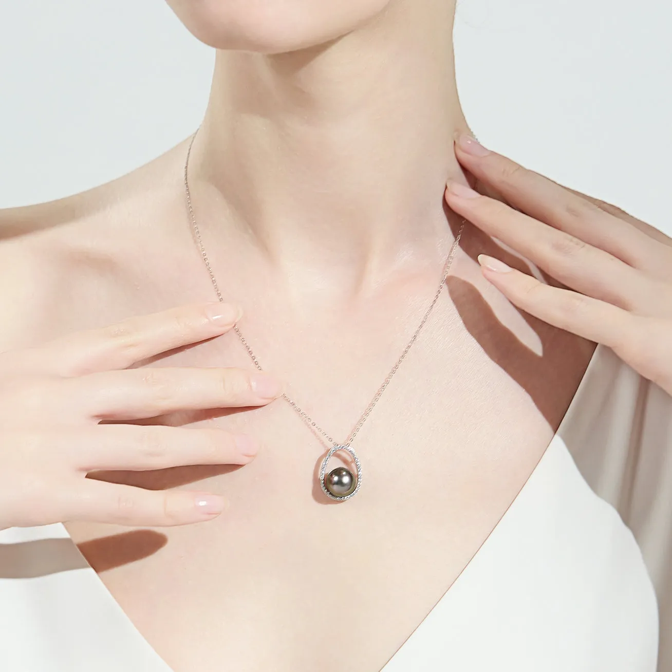 Elegant Tahitian Pearl Necklace WN00618