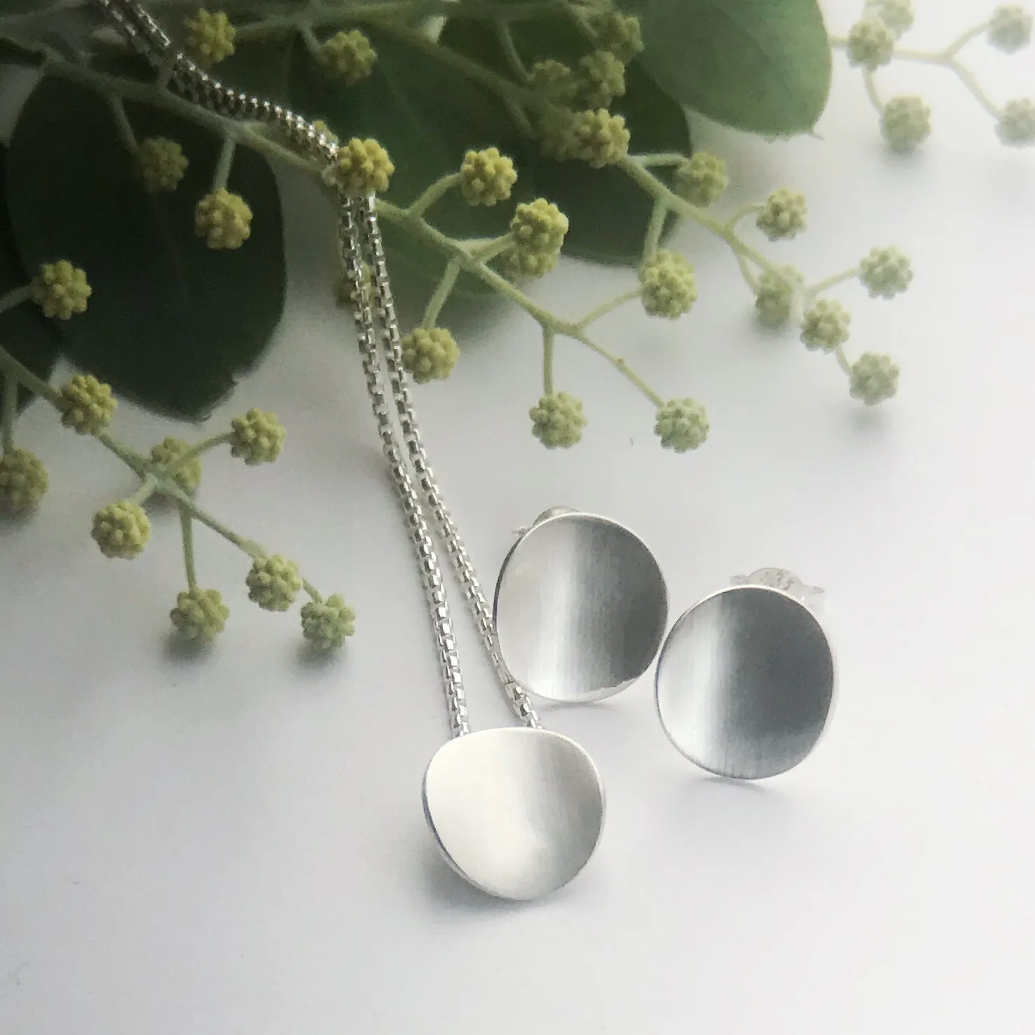 Large curved neckpiece
