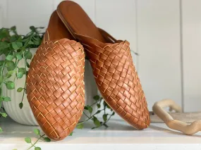 “Lark” slide / mule in dark biscuit