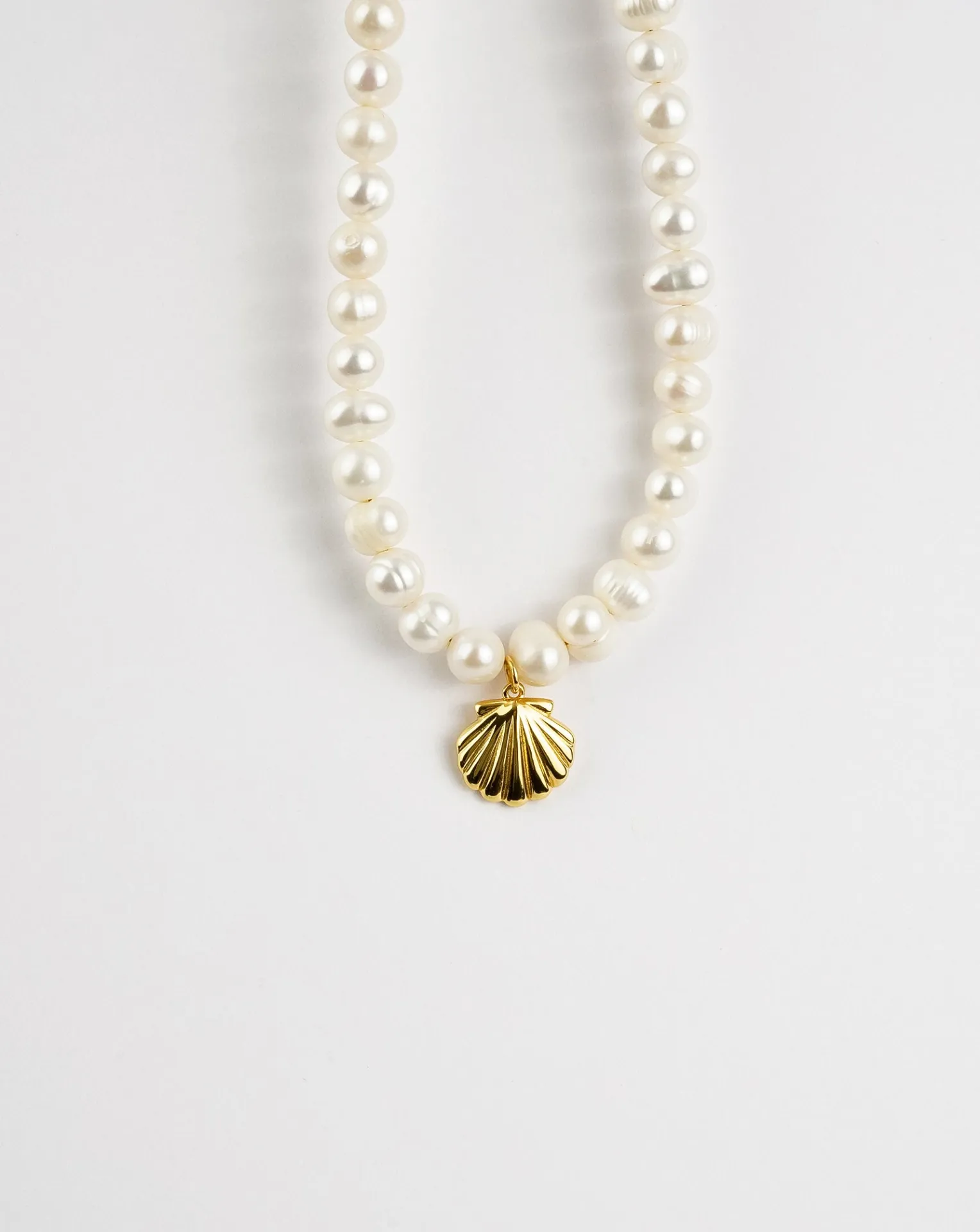 Luxurious Sea Shell Pearl Necklace - Elevate Your Style