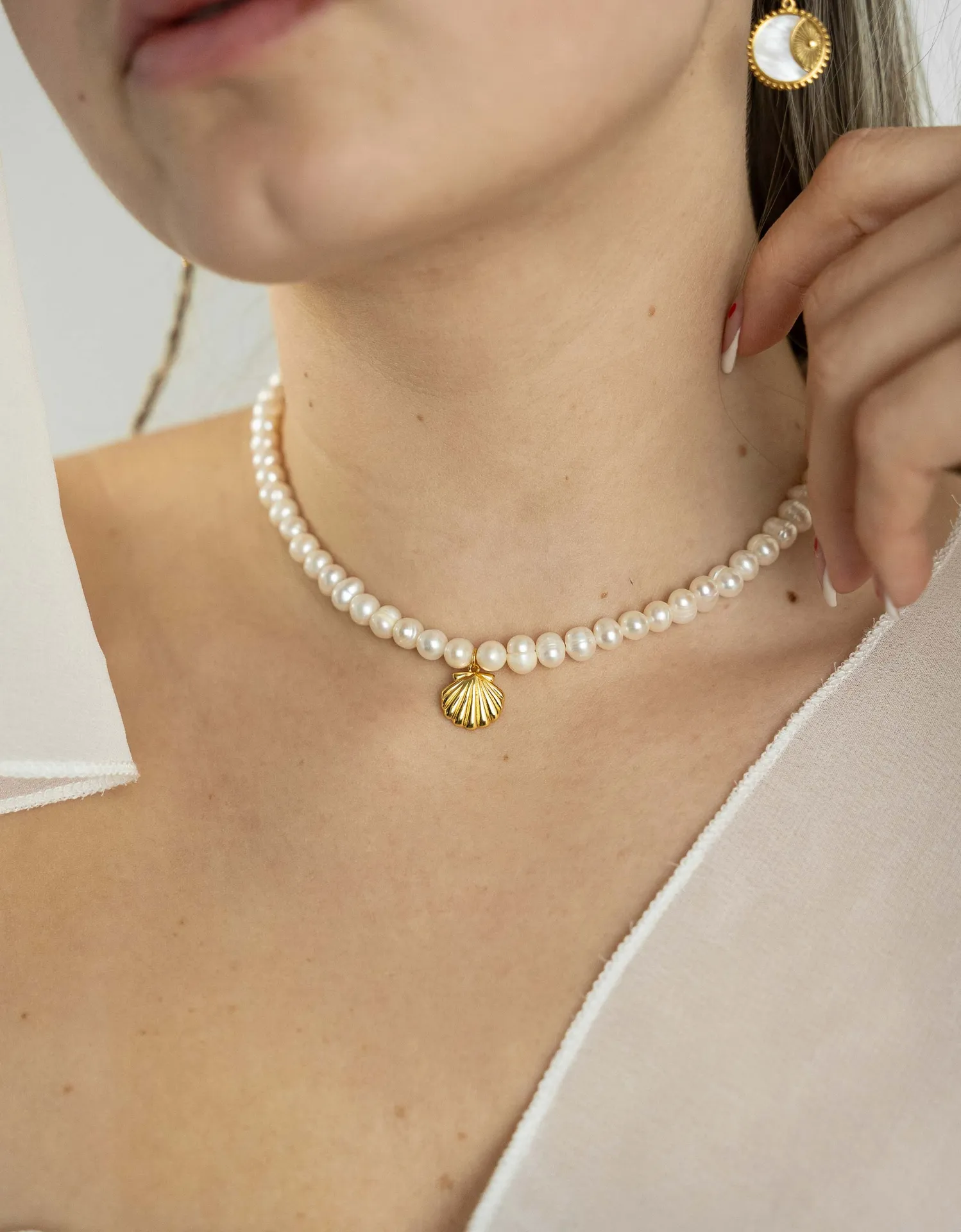 Luxurious Sea Shell Pearl Necklace - Elevate Your Style