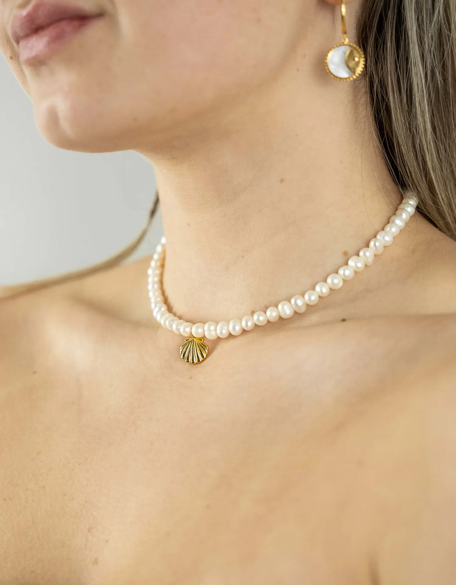 Luxurious Sea Shell Pearl Necklace - Elevate Your Style