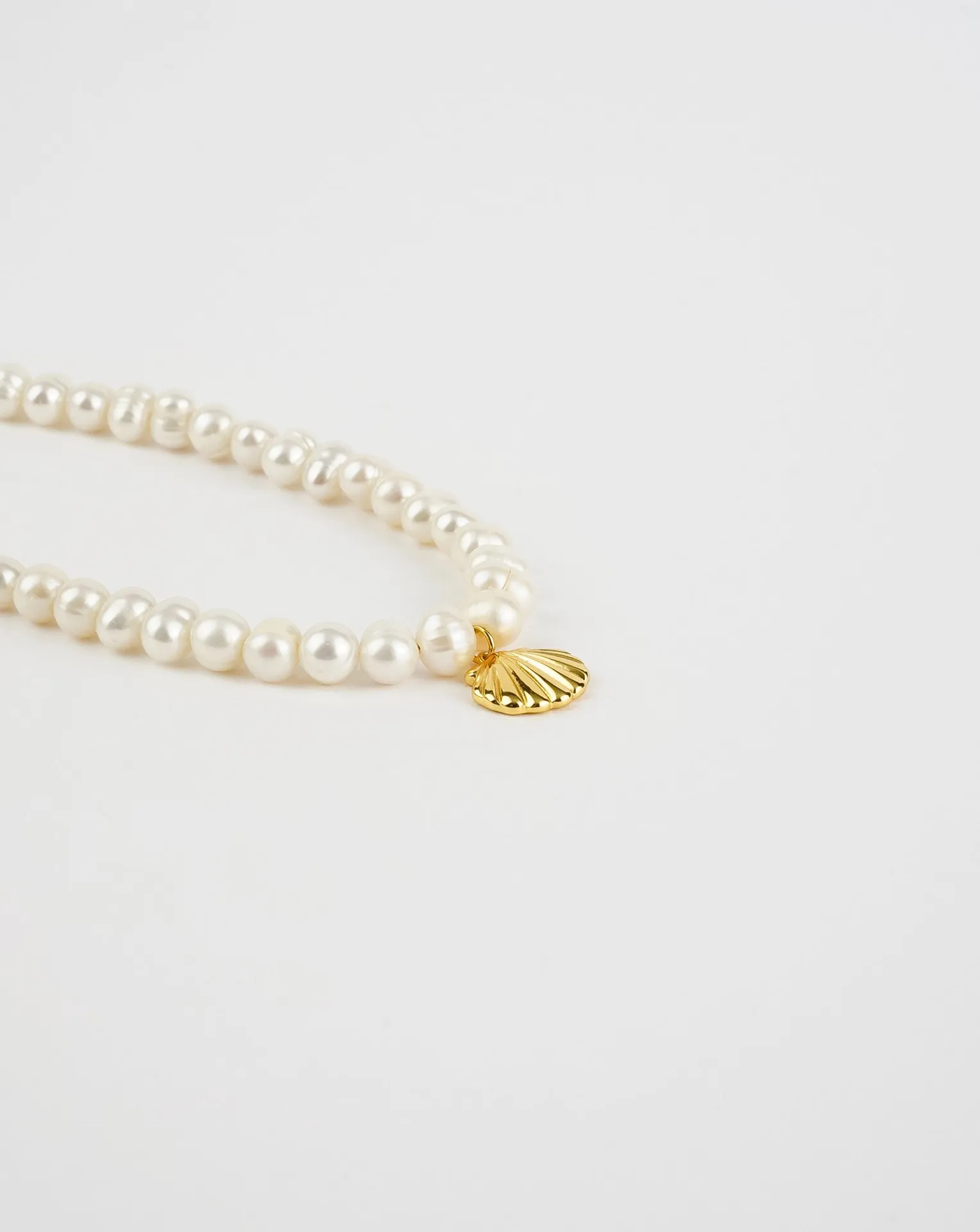Luxurious Sea Shell Pearl Necklace - Elevate Your Style