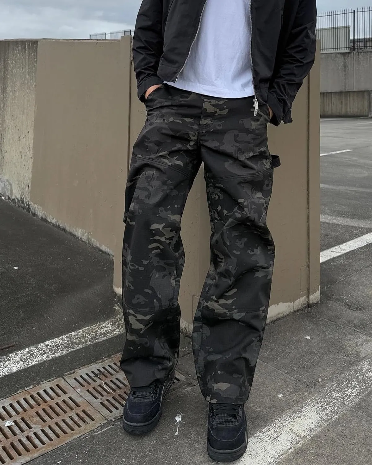 Men's Baggy Camo Cargo Pants Casual Relaxed Fit Wide Leg Straight Trousers Zipper Hip Hop Pants with Multi Pockets