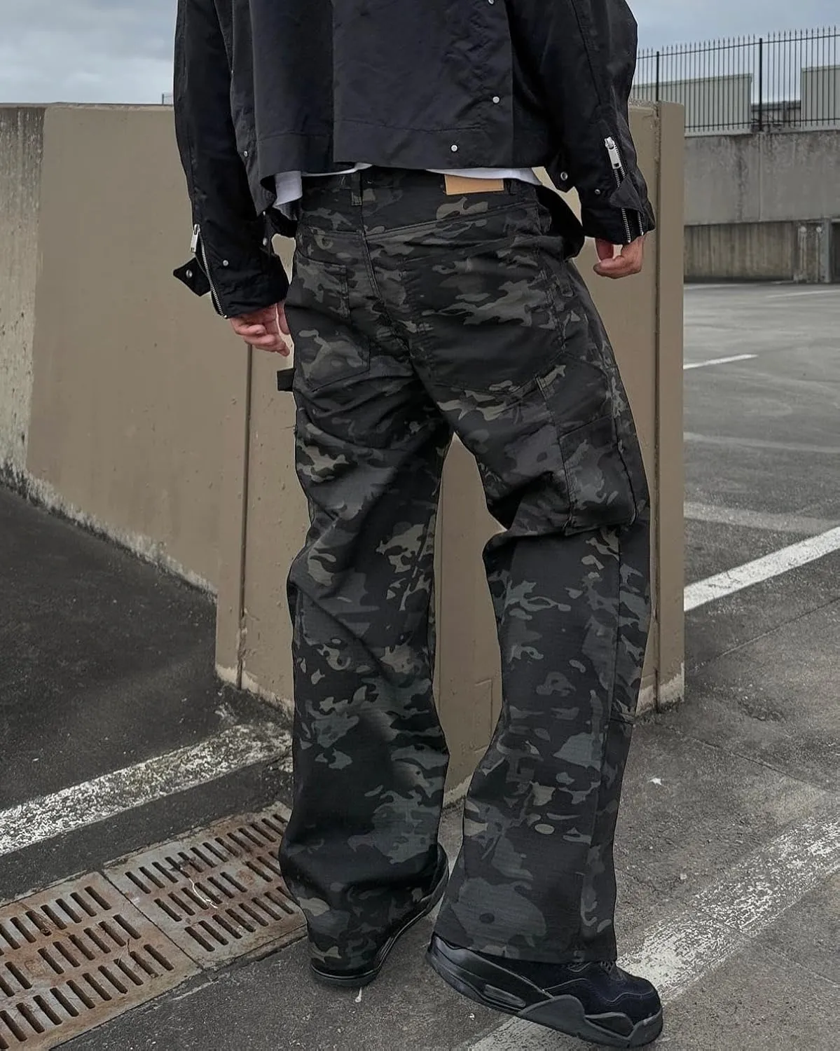 Men's Baggy Camo Cargo Pants Casual Relaxed Fit Wide Leg Straight Trousers Zipper Hip Hop Pants with Multi Pockets