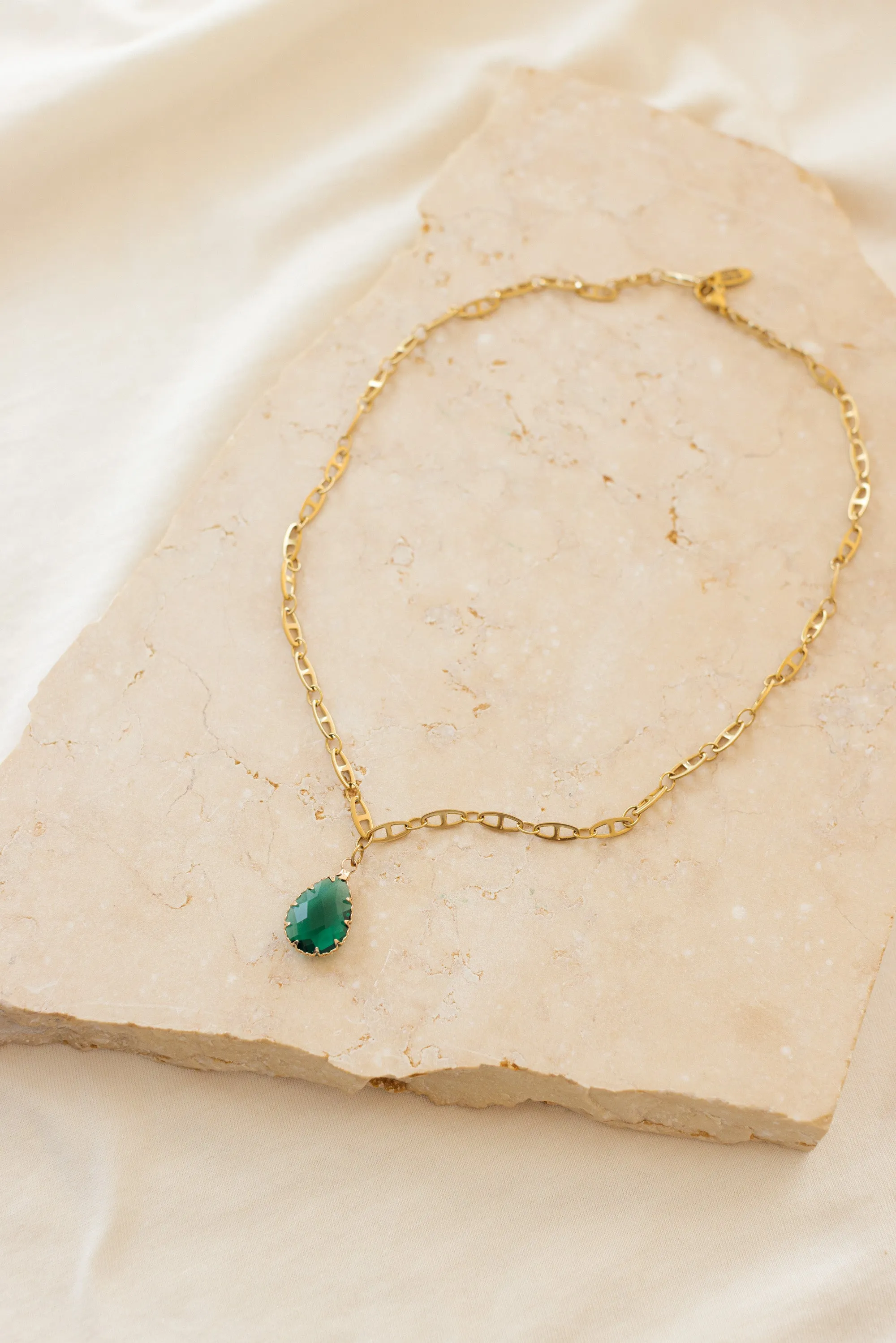 Necklace Oval Green Crystal